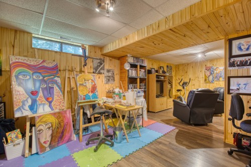 Salle familiale - 275 Ch. Du Mont-Loup-Garou, Sainte-Adèle, QC - Indoor