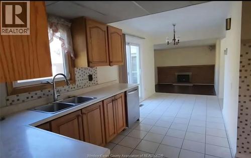2722 Sierra Drive, Windsor, ON - Indoor Photo Showing Kitchen With Double Sink