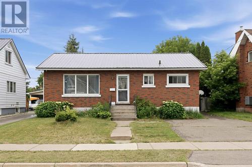 110 Henrietta AVE  Sault Ste. Marie, ON P6C 1Z5
