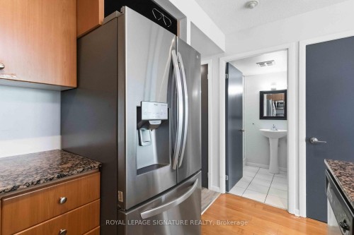 1812-185 Legion Road N, Toronto, ON - Indoor Photo Showing Kitchen