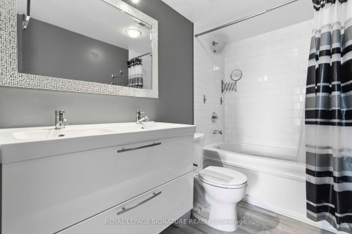 1812-185 Legion Road N, Toronto, ON - Indoor Photo Showing Bathroom