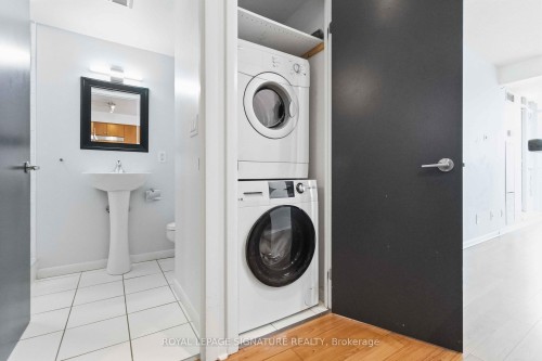 1812-185 Legion Road N, Toronto, ON - Indoor Photo Showing Laundry Room