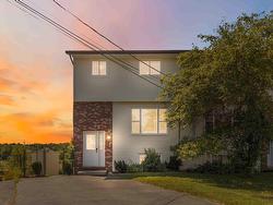 23 Roseway Court  Dartmouth, NS B2W 5P5