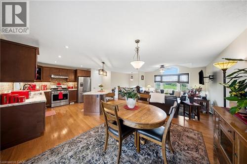 206 Meredith Way, Grey, ON - Indoor Photo Showing Dining Room