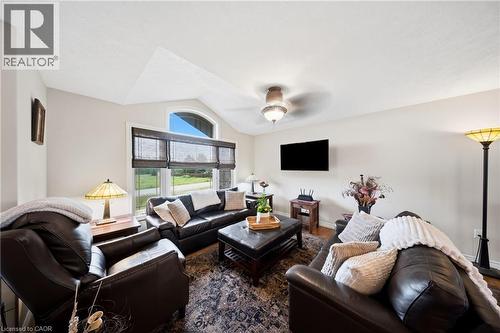 206 Meredith Way, Grey, ON - Indoor Photo Showing Living Room