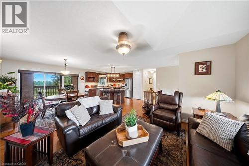 206 Meredith Way, Grey, ON - Indoor Photo Showing Living Room