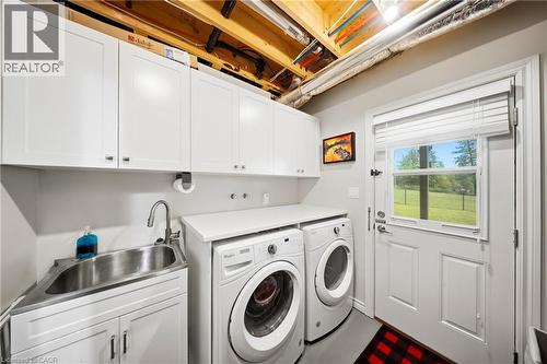 206 Meredith Way, Grey, ON - Indoor Photo Showing Laundry Room