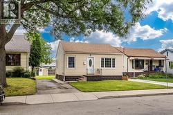 134 SELKIRK Avenue  Hamilton, ON L8H 5M2