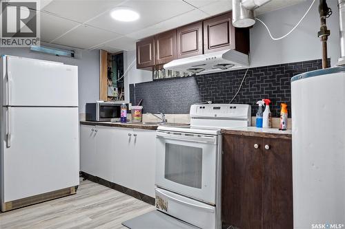 2905 Grant Road, Regina, SK - Indoor Photo Showing Kitchen