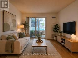 802 - 270 WELLINGTON STREET W Toronto, ON M5V 3P5