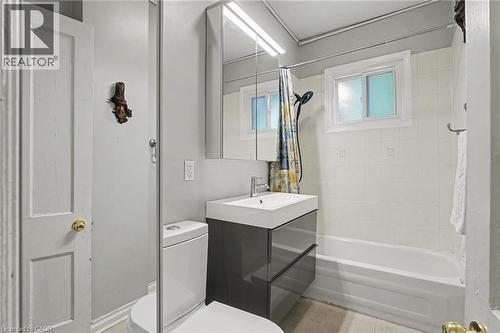 22 Stinson Street, Hamilton, ON - Indoor Photo Showing Bathroom