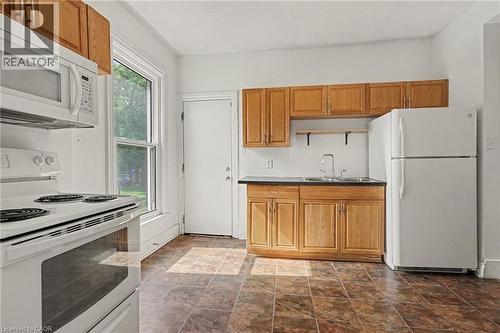 22 Stinson Street, Hamilton, ON - Indoor Photo Showing Kitchen