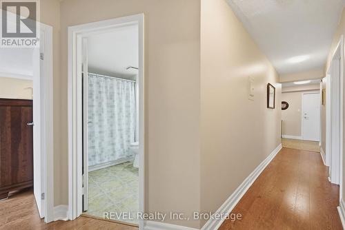 Hallway towards front door - 201 - 141 Church Street, St. Catharines (Downtown), ON - Indoor Photo Showing Other Room