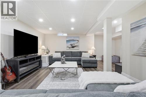 196 Harwood Road, Cambridge, ON - Indoor Photo Showing Living Room