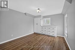 2nd bedroom has builtins - 