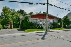 27 Rue Armand-Majeau N.  Saint-Roch-De-L'Achigan, QC J0K 3H0