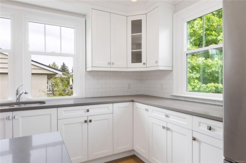 2052 Carrick St, Oak Bay, BC 