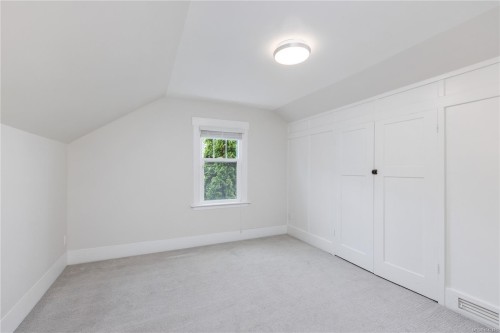 2052 Carrick St, Oak Bay, BC 