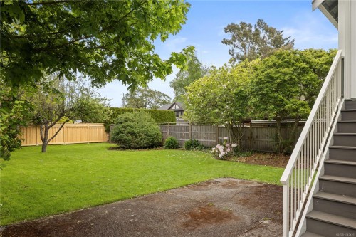 2052 Carrick St, Oak Bay, BC 