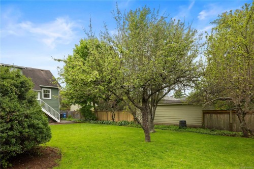 2052 Carrick St, Oak Bay, BC 
