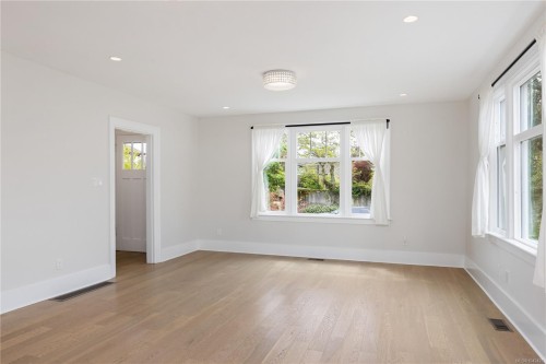 2052 Carrick St, Oak Bay, BC 