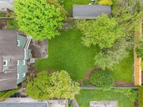 2052 Carrick St, Oak Bay, BC 