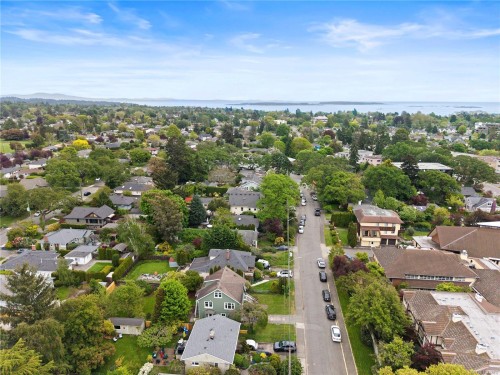 2052 Carrick St, Oak Bay, BC 