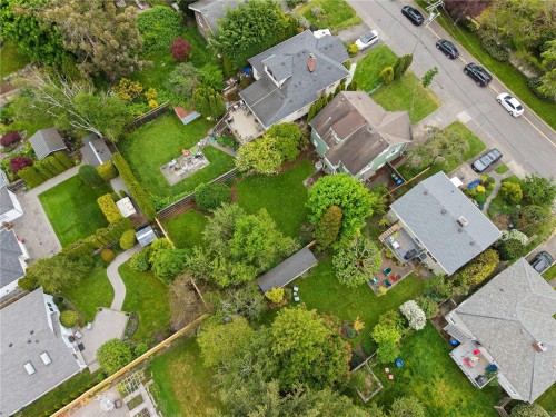 2052 Carrick St, Oak Bay, BC 