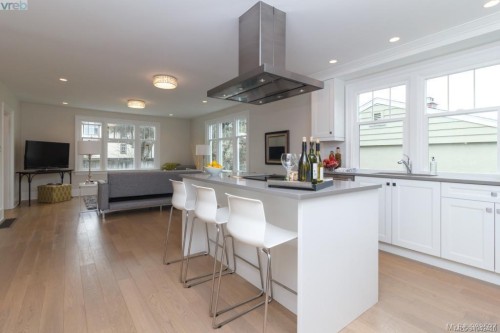 2052 Carrick St, Oak Bay, BC 