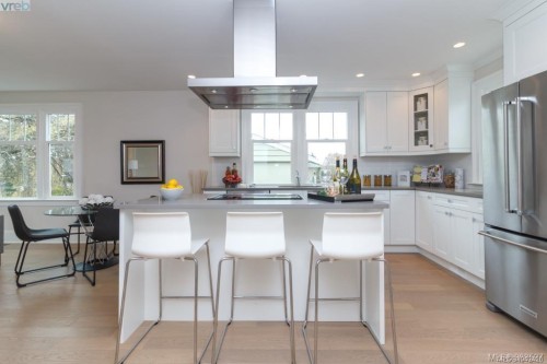 2052 Carrick St, Oak Bay, BC 