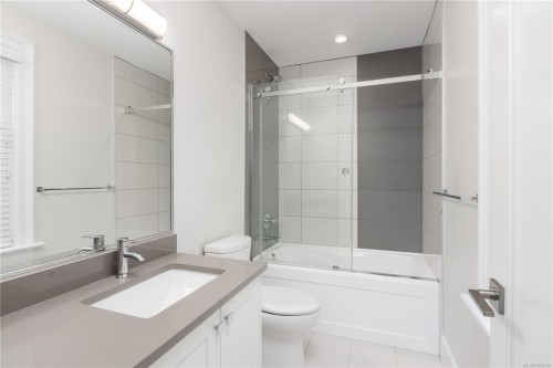 2052 Carrick St, Oak Bay, BC 