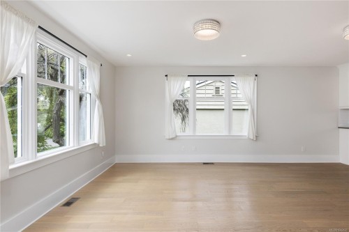 2052 Carrick St, Oak Bay, BC 