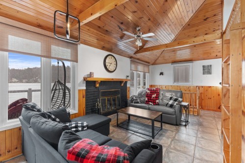 Salon - 614 Ch. Du Tour-Du-Lac, Lac-Simon, QC - Indoor Photo Showing Living Room With Fireplace
