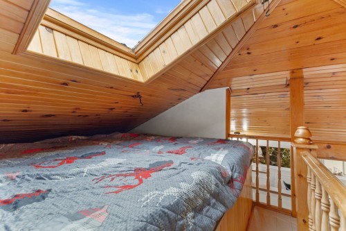 Mezzanine - 614 Ch. Du Tour-Du-Lac, Lac-Simon, QC - Indoor Photo Showing Bedroom