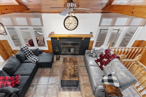 Vue d'ensemble - 614 Ch. Du Tour-Du-Lac, Lac-Simon, QC - Indoor Photo Showing Living Room With Fireplace