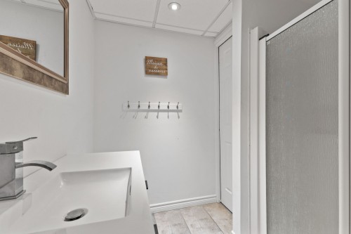 Salle de bains - 614 Ch. Du Tour-Du-Lac, Lac-Simon, QC - Indoor Photo Showing Bathroom