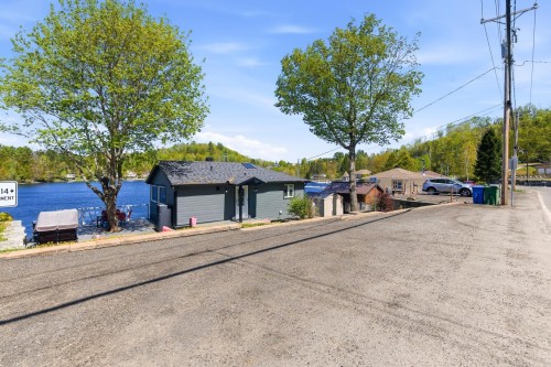 Stationnement - 614 Ch. Du Tour-Du-Lac, Lac-Simon, QC - Outdoor
