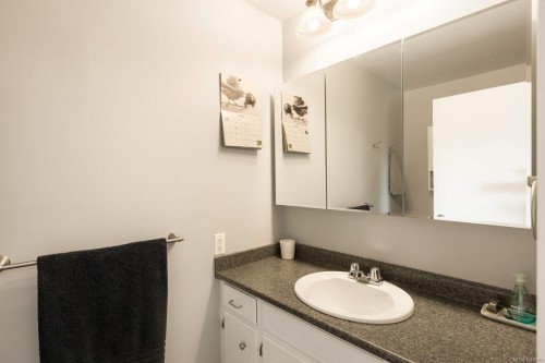 10019 Siddall Rd, Sidney, BC 