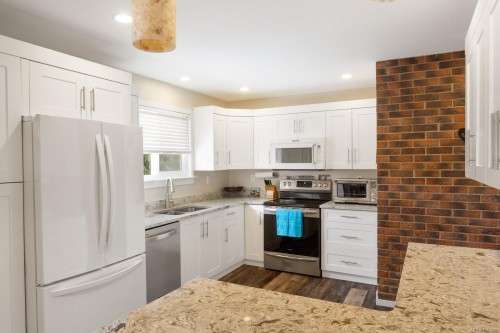 10019 Siddall Rd, Sidney, BC 