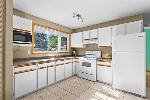 9 Macleod Drive, Brandon, MB 