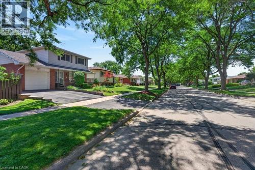 2440 Cyprus Avenue, Burlington, ON 