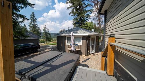 6524 Mcdonald Loop Road, Grasmere, BC 