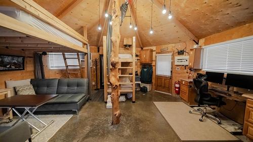6524 Mcdonald Loop Road, Grasmere, BC 