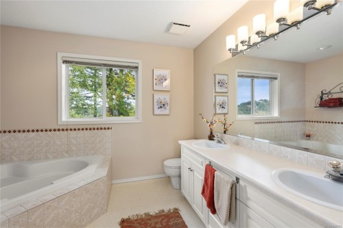 3255 Folkestone Dr, Nanaimo, BC 