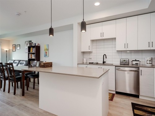 #108A-2461 Gateway Rd, Langford, BC - Indoor Photo Showing Kitchen