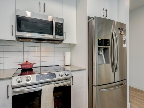 #108A-2461 Gateway Rd, Langford, BC - Indoor Photo Showing Kitchen