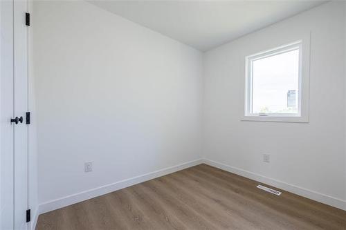 1930 Elgin Ave, Winnipeg, MB 