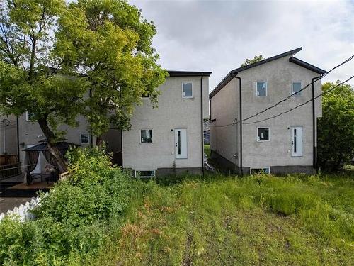 1930 Elgin Ave, Winnipeg, MB 