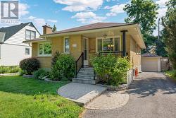 859 DUBERRY STREET  Ottawa, ON K2A 3T2