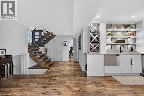 26 Freeland Court, Hamilton, ON - Indoor Photo Showing Other Room